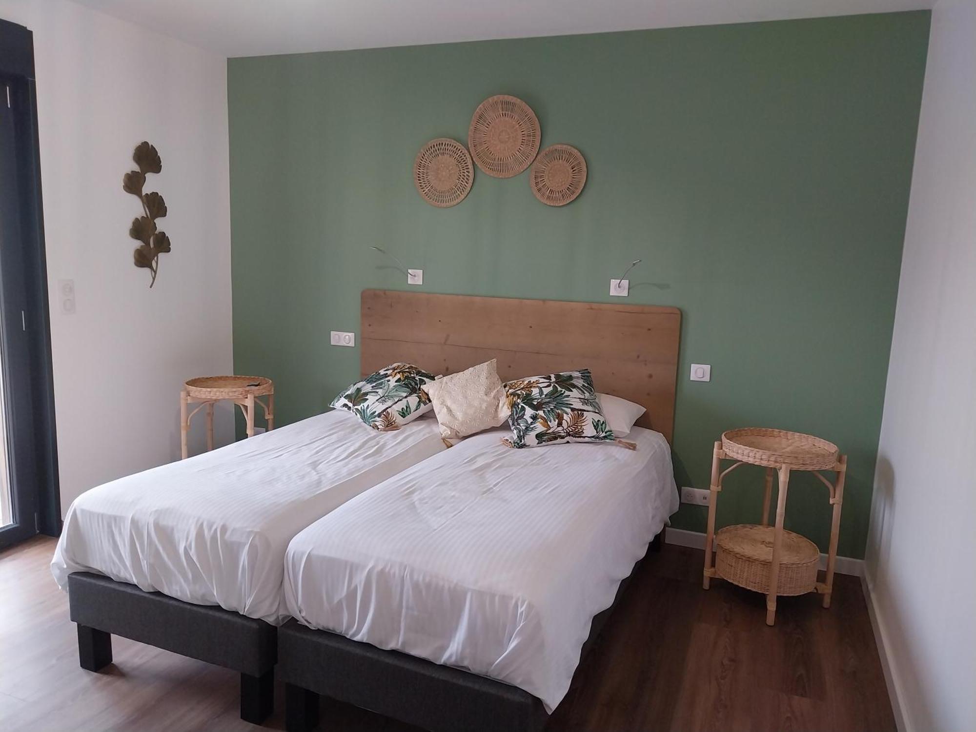 Logis Hotel Restaurant Cruzel Maurs Bagian luar foto