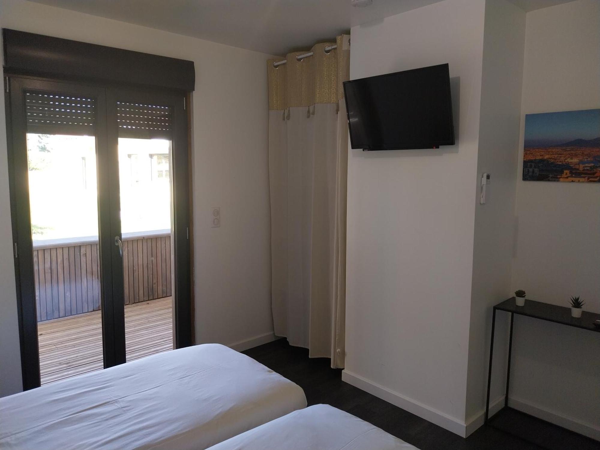 Logis Hotel Restaurant Cruzel Maurs Bagian luar foto