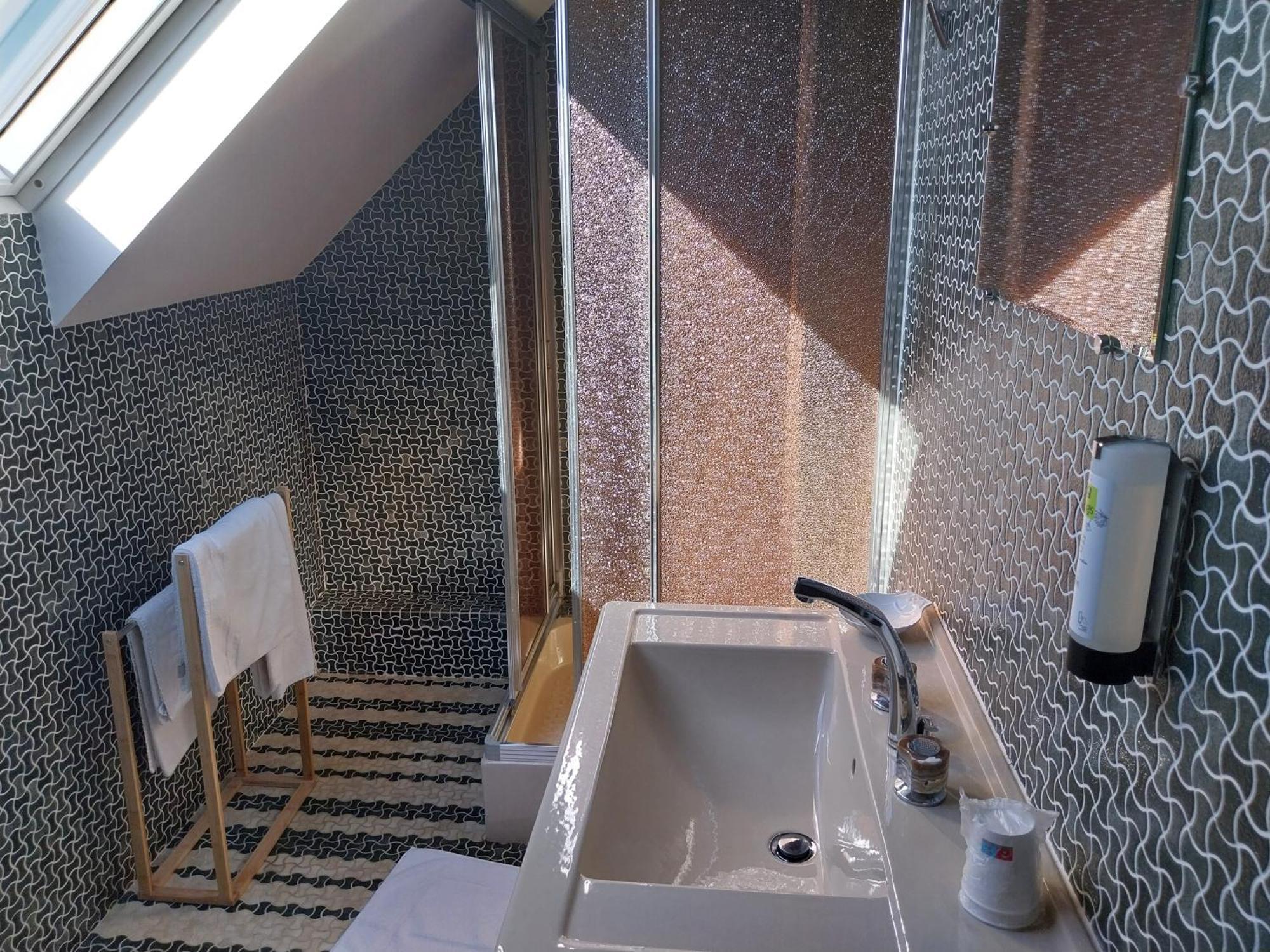 Logis Hotel Restaurant Cruzel Maurs Bagian luar foto