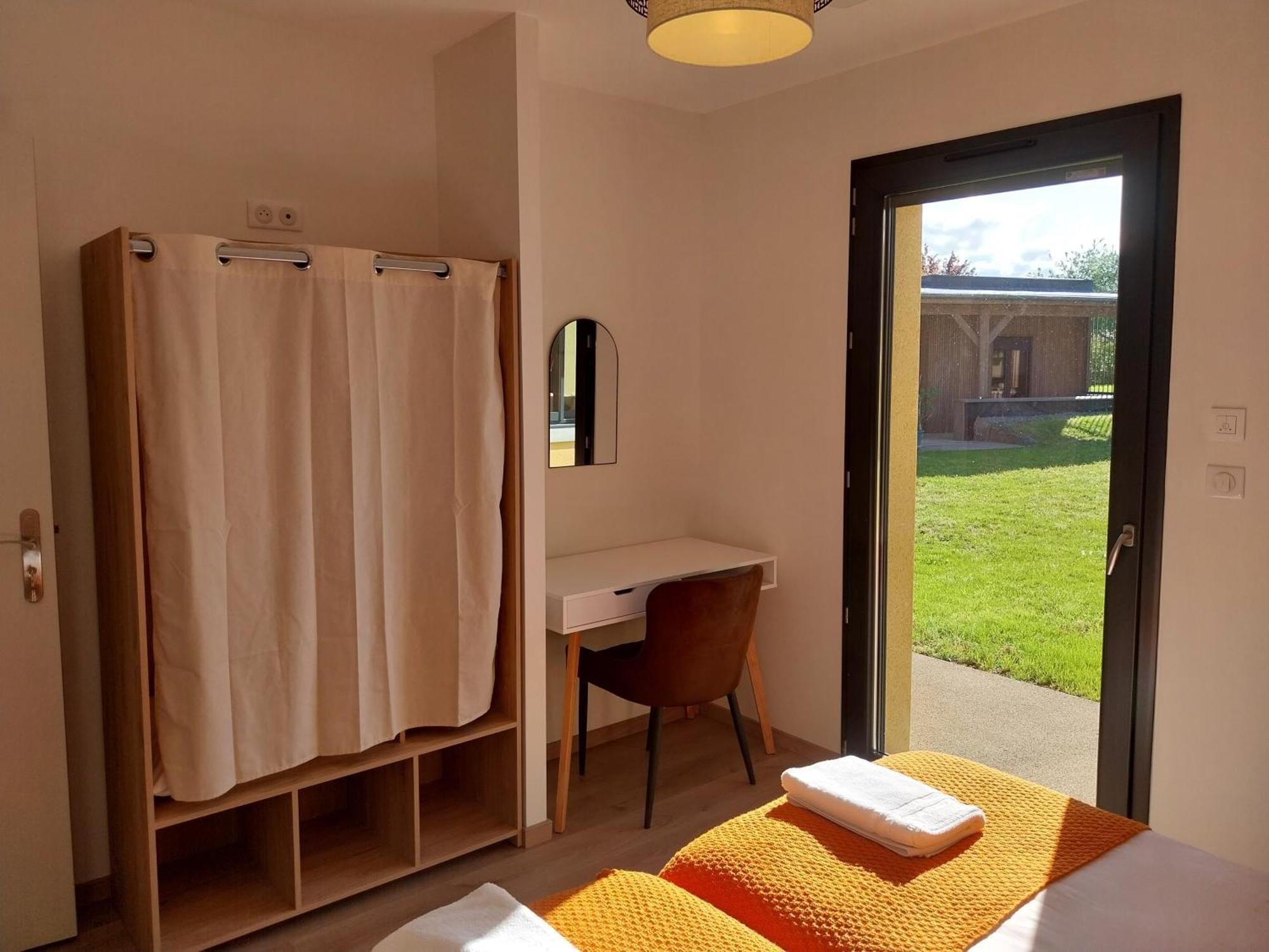 Logis Hotel Restaurant Cruzel Maurs Bagian luar foto
