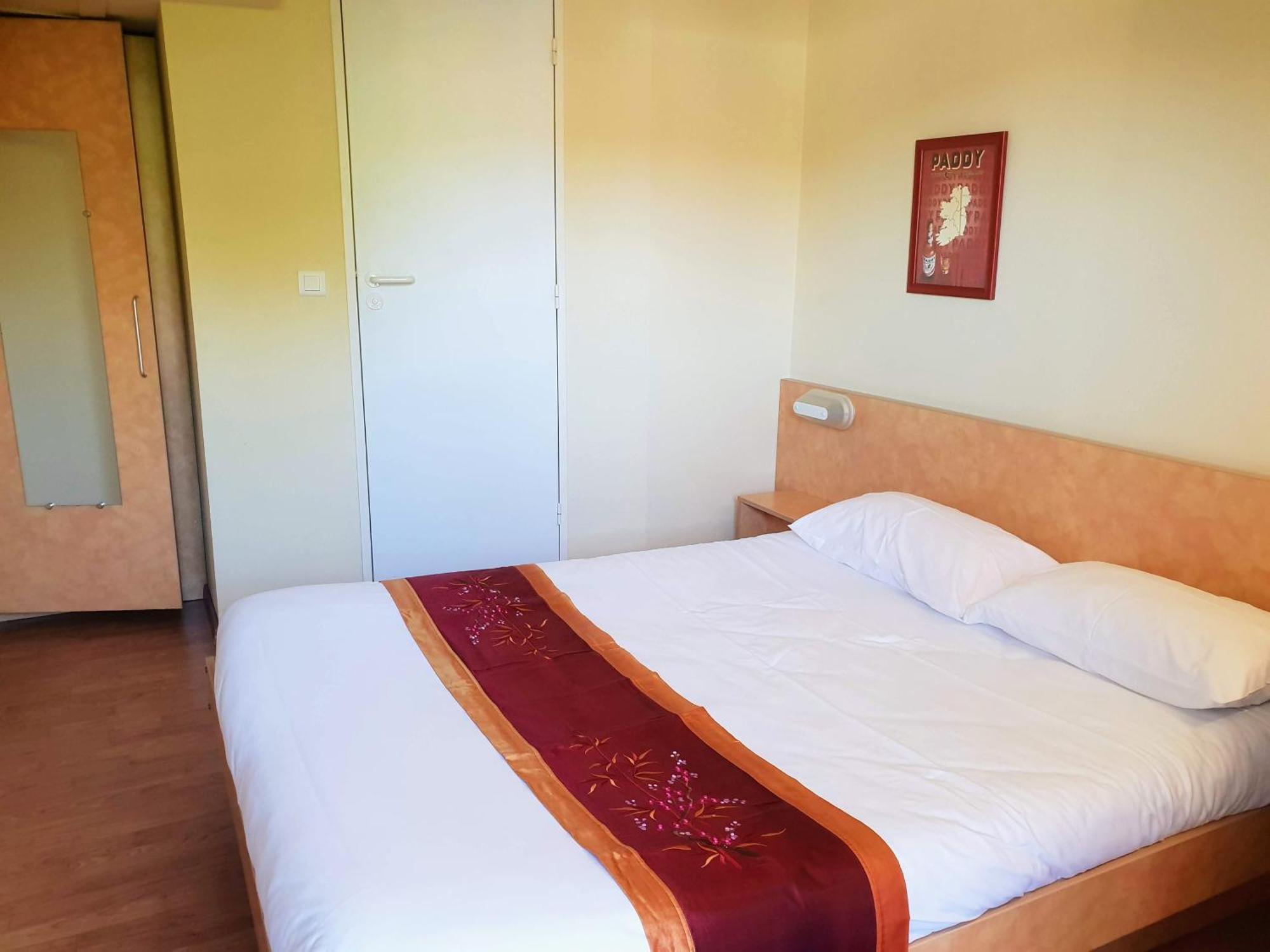 Logis Hotel Restaurant Cruzel Maurs Bagian luar foto