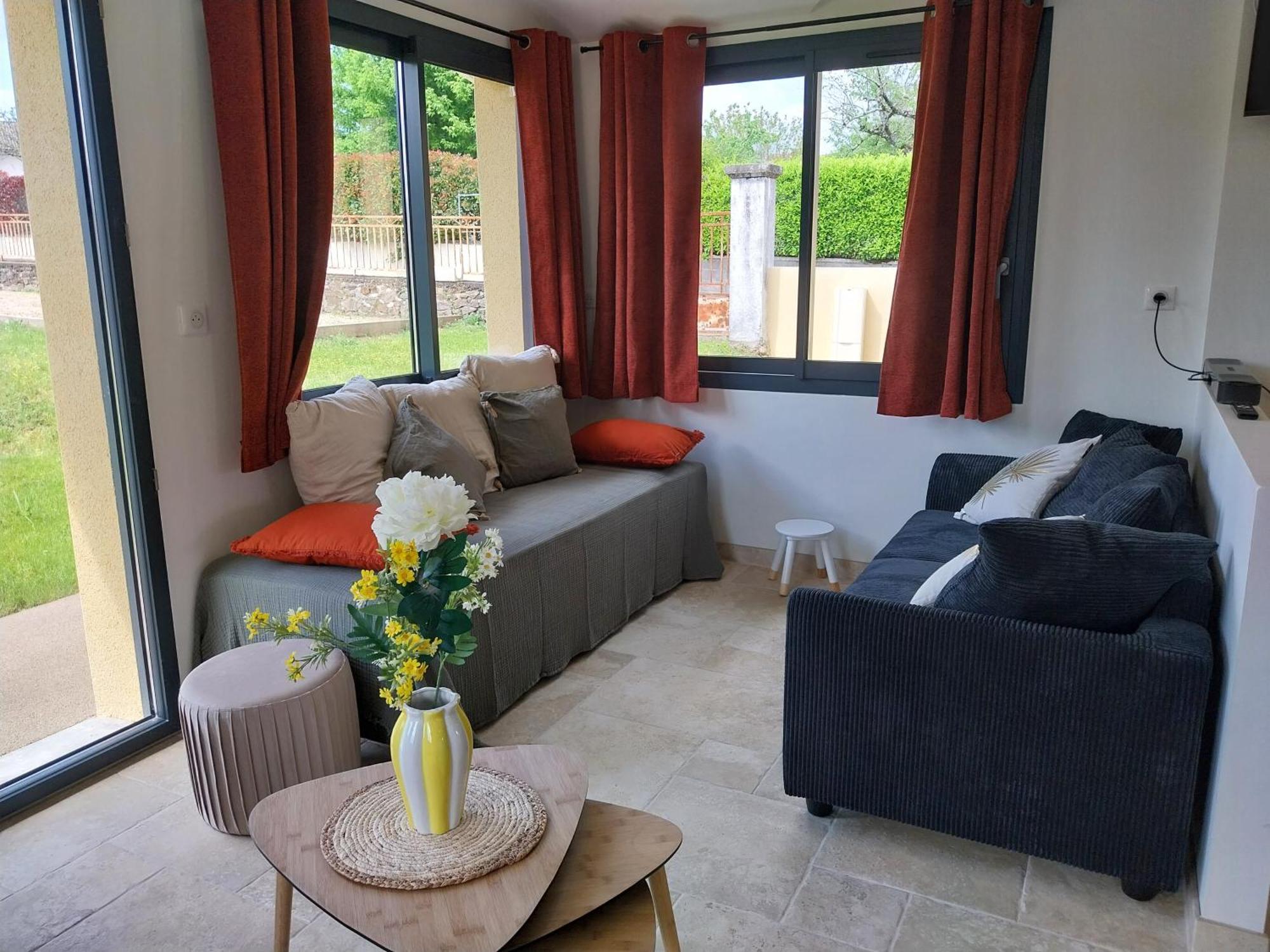 Logis Hotel Restaurant Cruzel Maurs Bagian luar foto