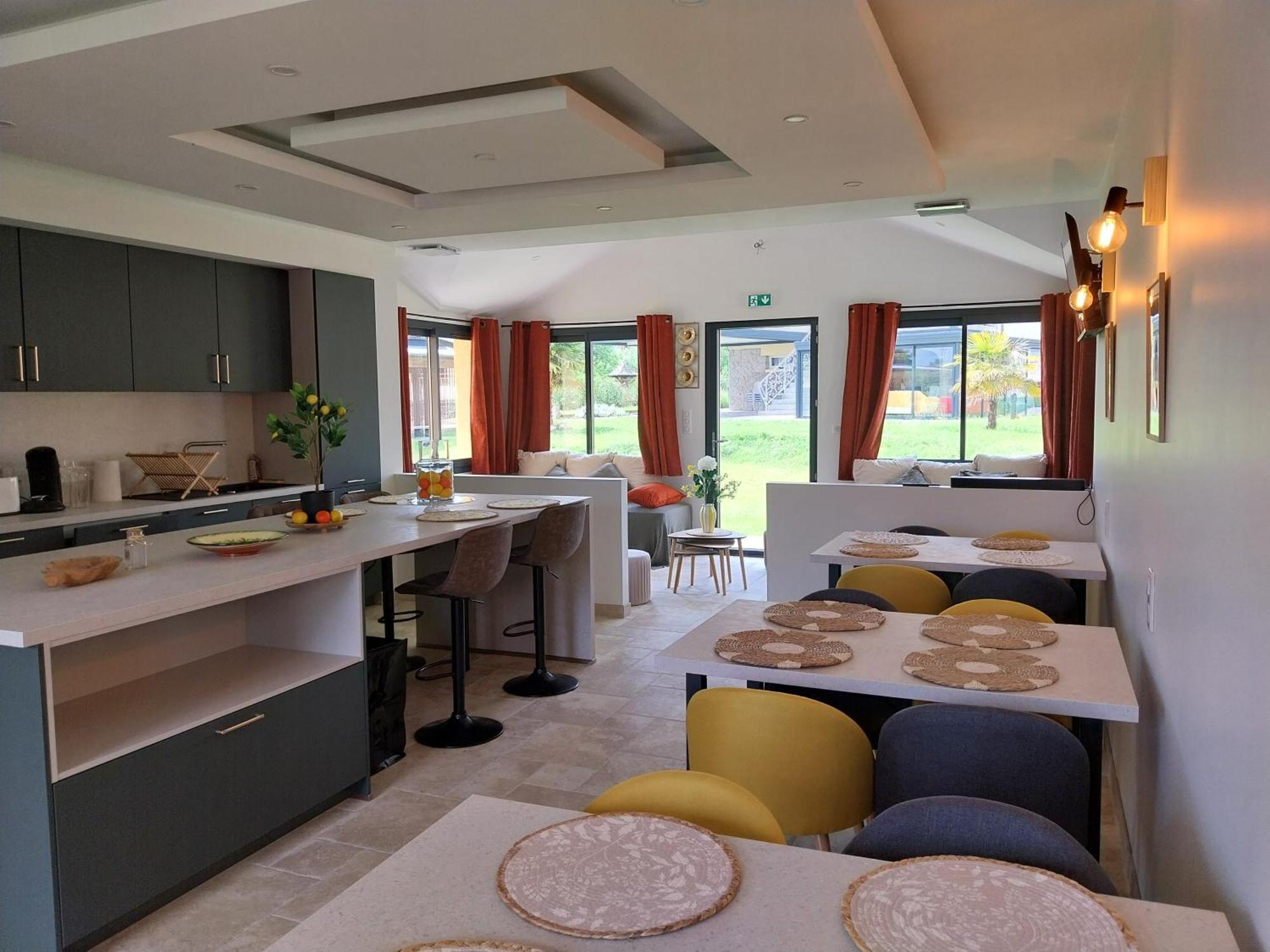 Logis Hotel Restaurant Cruzel Maurs Bagian luar foto