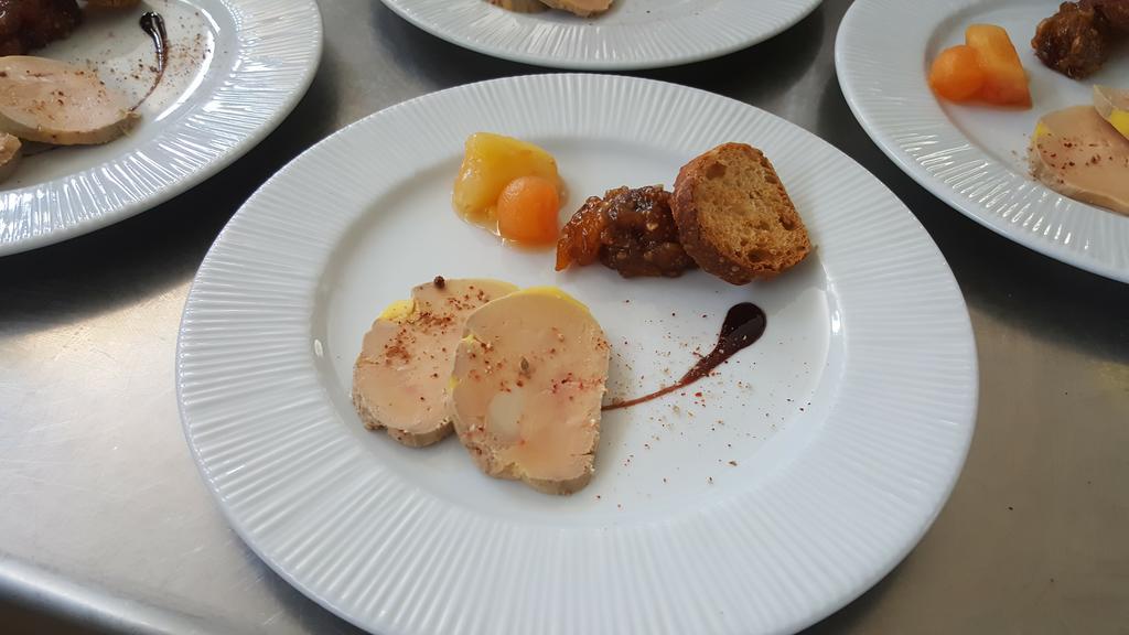 Logis Hotel Restaurant Cruzel Maurs Bagian luar foto