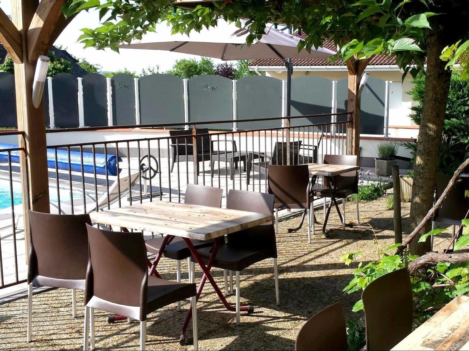 Logis Hotel Restaurant Cruzel Maurs Bagian luar foto