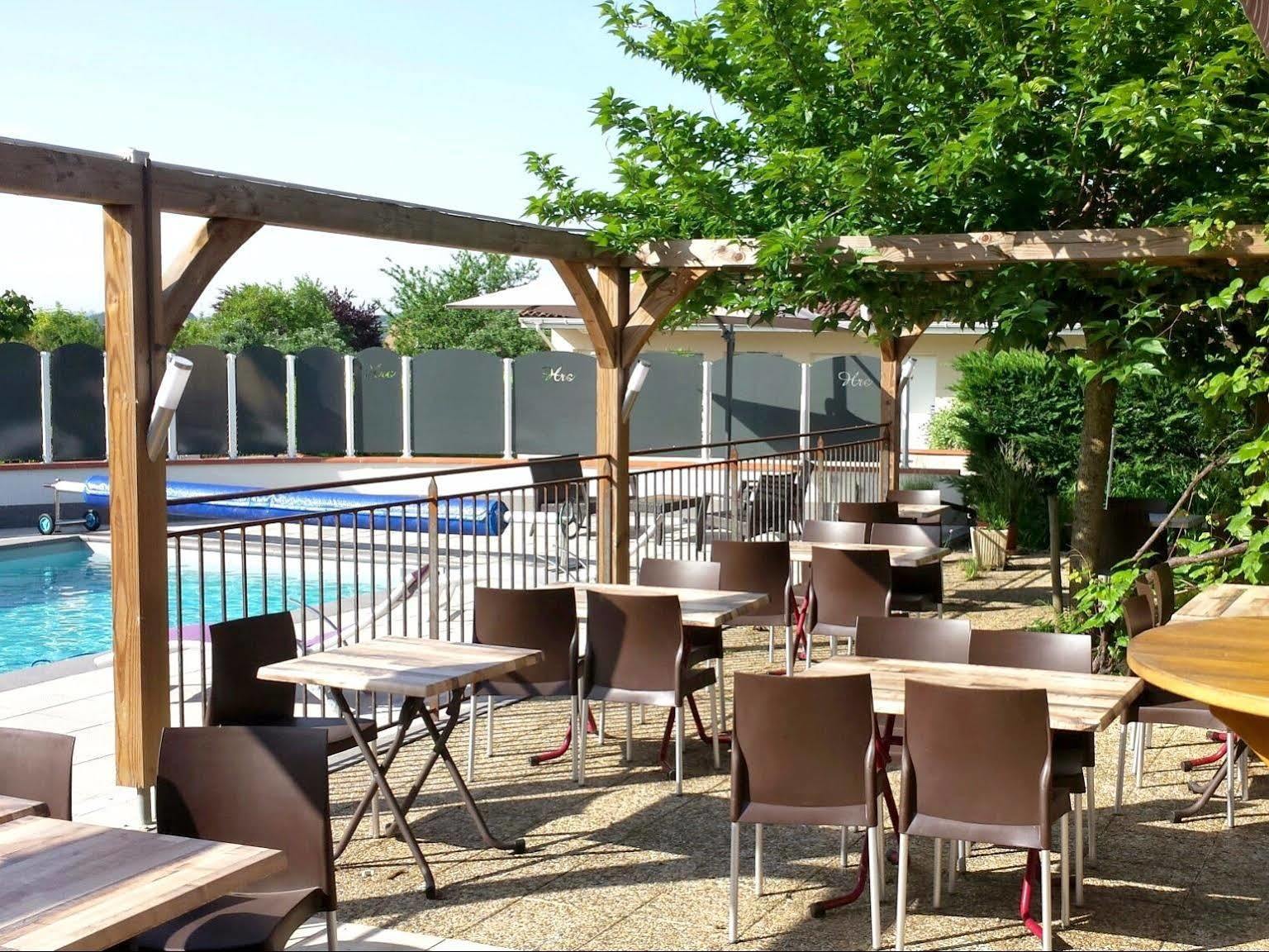 Logis Hotel Restaurant Cruzel Maurs Bagian luar foto