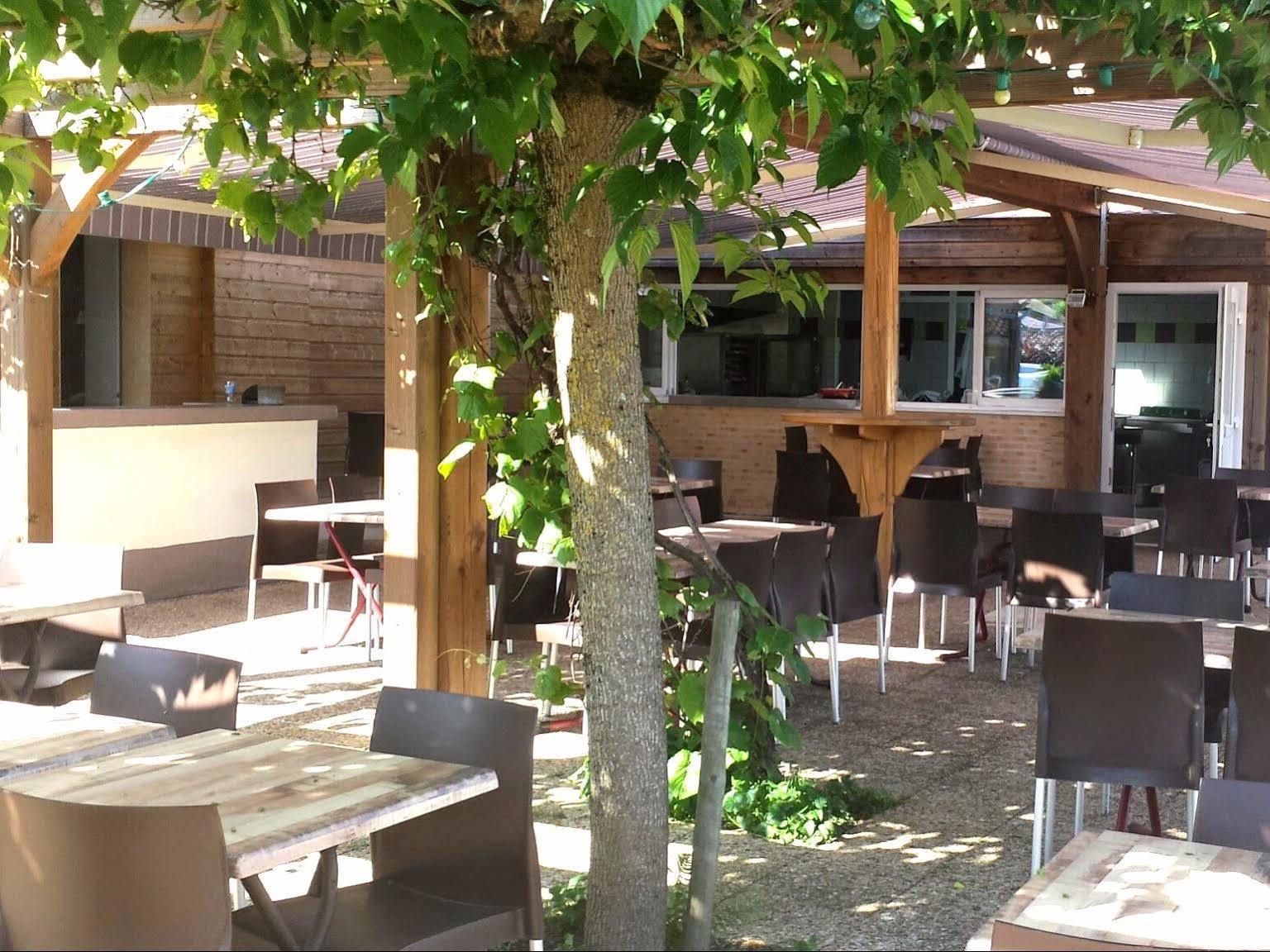Logis Hotel Restaurant Cruzel Maurs Bagian luar foto